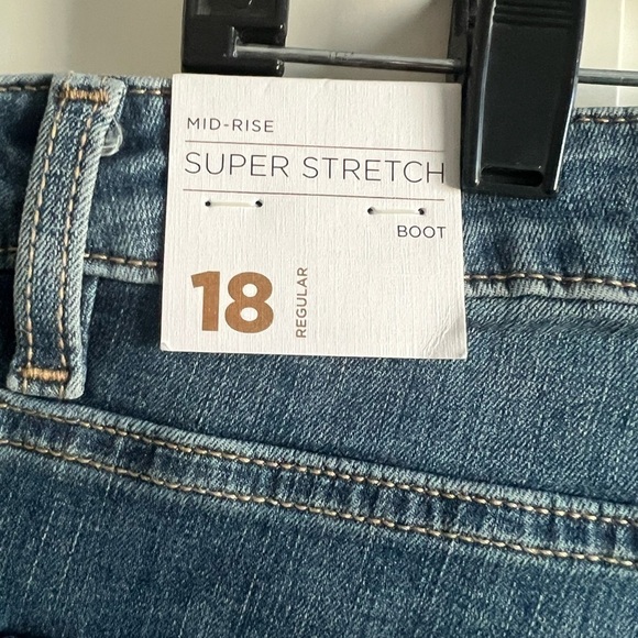 Lane Bryant MID-RISE
SUPER STRETCH Boot Cut Jean, New with Tags - Picture 4 of 7